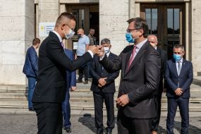 Peter Siyyarto, Dmytro Kuleba