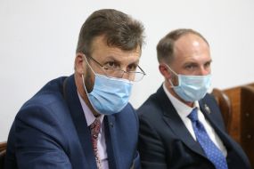 awyers in medical masks