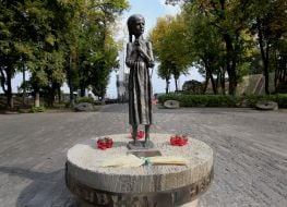 Sculpture "Bitter childhood memory"