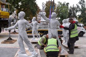 Sculptural composition in the Zaporozhye park