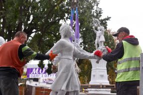 Sculptural composition in the Zaporozhye park