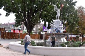 Sculptural composition in the Zaporozhye park