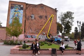 Creation of a mural depicting Alexander Tsfasman Alexander Alexander: варианты перевода Имя СуществительноеЧастота Александр Alexander