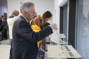Exhibition of original artifacts of the participants of the Revolution on granite