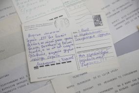 Выставка оригинальных артефактов участников Революции на граните