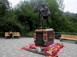 Monument to the philosopher Mahatma Handi