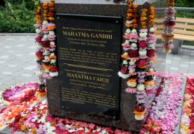 Monument to the philosopher Mahatma Handi