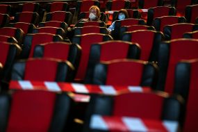 Special markings to maintain social distance in the cinema