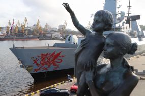 Royal Navy destroyer "Dragon"