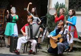 Press screening of Carl Gozzi's play "The Deer King" in the Italian courtyard