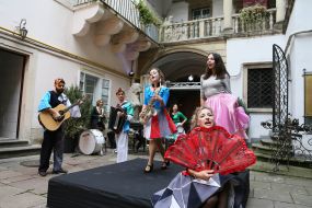 Press screening of Carl Gozzi's play "The Deer King" in the Italian courtyard
