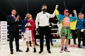The referee records the victory of Denis Berinchik