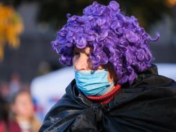Woman in respiratory mask and wig