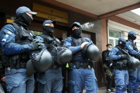 Law enforcement officers near the Shevchenkivsky District Court of Kyiv