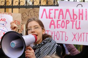 Участники акции солидарности с польскими женщинами