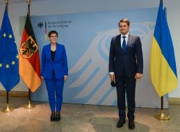 Дмитрий Разумков и Аннегрет Крамп-Карренбауэр