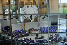 Зал пленарных заседаний Бундестага