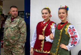 Women in traditional Ukrainian costumes