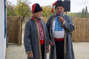 Мужчины в традиционных украинских костюмах