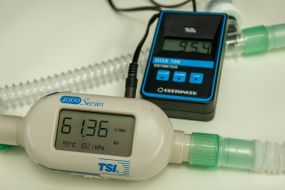Apparatus for non-invasive artificial lung ventilation