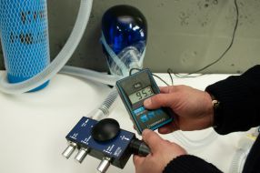 Apparatus for non-invasive artificial lung ventilation