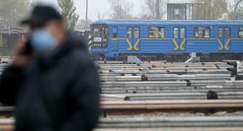 Поезд на территории депо "Оболонь" Киевского метрополитена