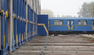 Поезд на территории депо "Оболонь" Киевского метрополитена