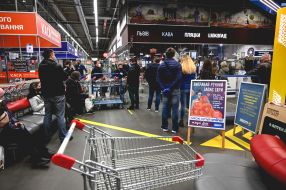 Crowd of shoppers in Epicenter shopping center