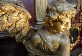 Скульптура ангела в Андреевской церкви