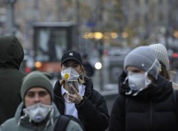Peoples in respiratory masks