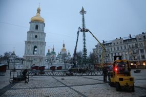 Installation of a Christmas tree on Sophia Square in Kiev
