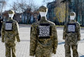 Mannequins in women's military uniform
