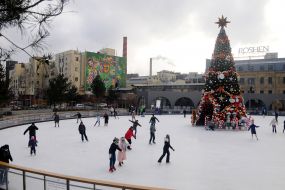 ROSHEN Winter Village