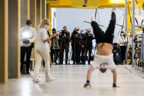 Fixing the record "Minimum time to overcome the distance of 60 meters on the hands"