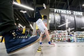 Fixing the record "Minimum time to overcome the distance of 60 meters on the hands"