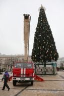 Installation of a Christmas tree on Sophia Square