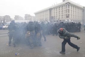 Clashes between participants of the "STOP lockdown!" and law enforcement officers on Independence Square