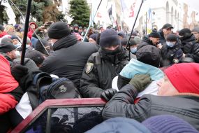 Clashes between participants of the "STOP lockdown!" and law enforcement officers on Independence Square