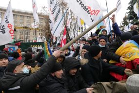 Clashes between participants of the "STOP lockdown!" and law enforcement officers on Independence Square