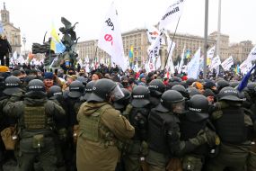 Clashes between participants of the "STOP lockdown!" and law enforcement officers on Independence Square