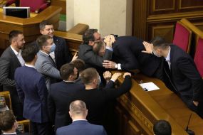 Deputies congratulate Serhiy Shkarlet