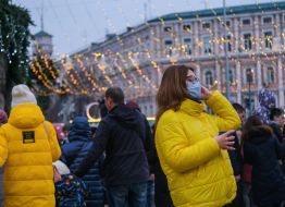 Girl in a respiratory mask