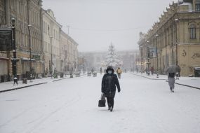 Passers-by on a snowy street in Kiev