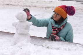 Girl sculpts snowman