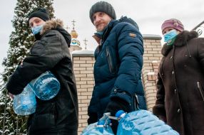 People in line to the source