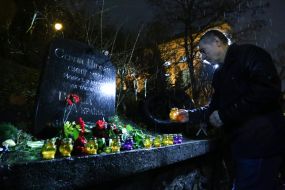 A procession in memory of the first fallen Heroes of the Heavenly Hundred