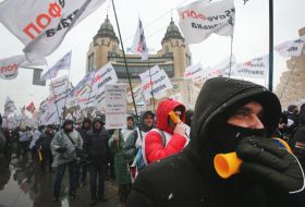 Participants of the SaveFOP movement demonstration