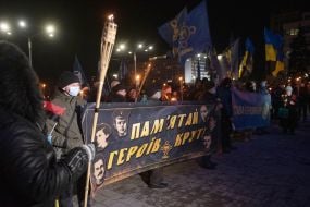 Участники шествия ко Дню памяти героев Крут