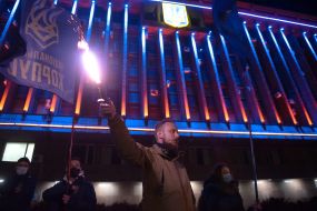 Участники шествия ко Дню памяти героев Крут