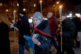 Участники шествия ко Дню памяти героев Крут